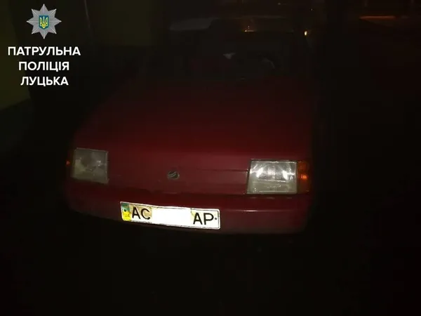 Укус, погрози, спроби відкупитися: у Луцьку ловили п'яних водіїв (фото) 