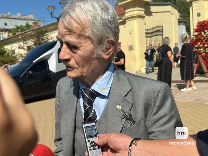 У Львові попрощалися із вбитим політиком Андрієм Парубієм: хто прийшов на поховання (фото)