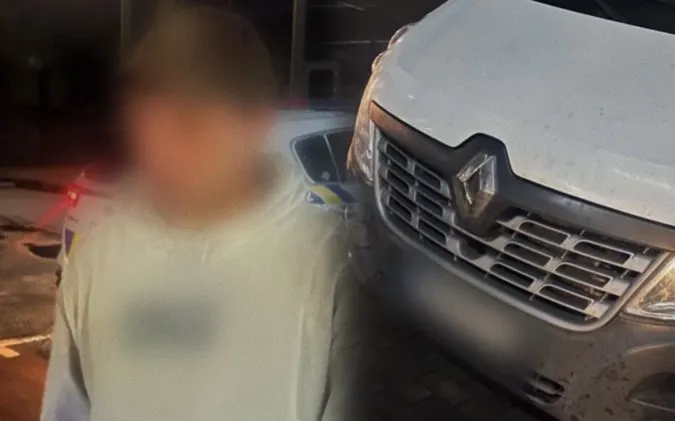 Без прав і з ознаками сп’яніння: у Луцьку патрульні зупинили водія Renault