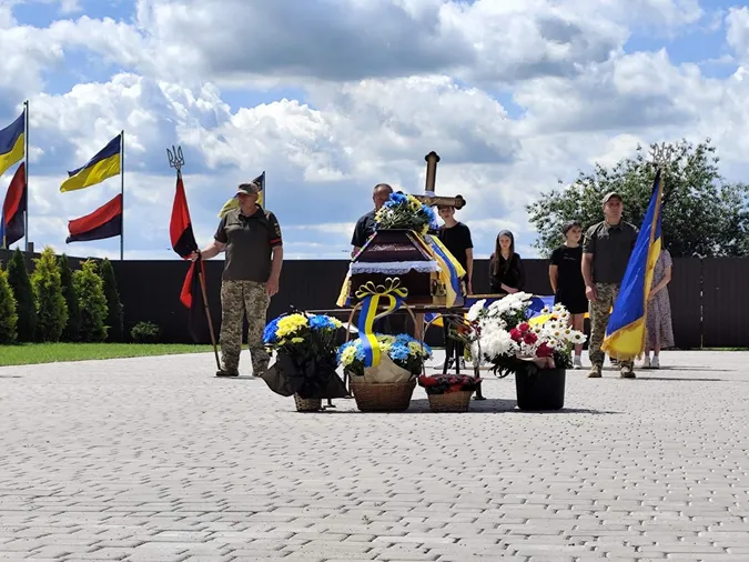 Вважався зниклим більше року: на Волині попрощалися з воїном Русланом Приходьком (фото)