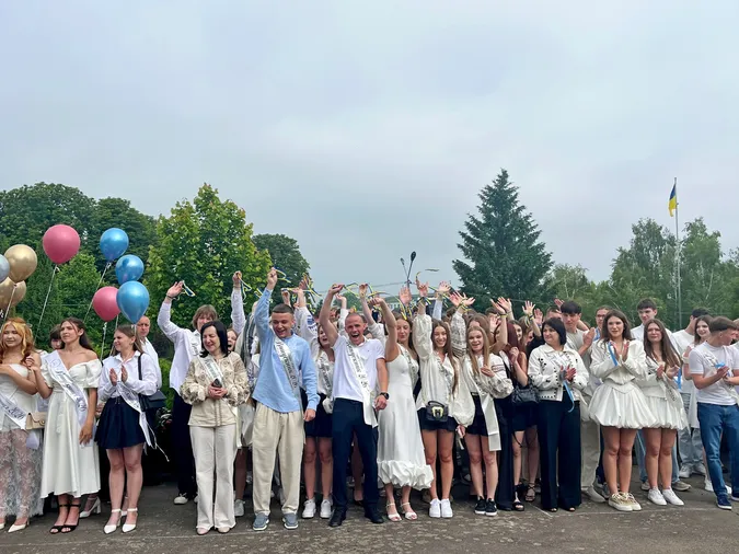 У Володимирських закладах освіти пролунав останній дзвоник (фото)