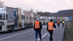 Українці стоять довше на Ягодині через те, що поляки об'їжджають блокаду
