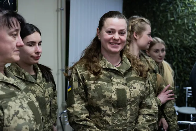 У ЗСУ вперше почали видавати жіночу військову форму (фото)
