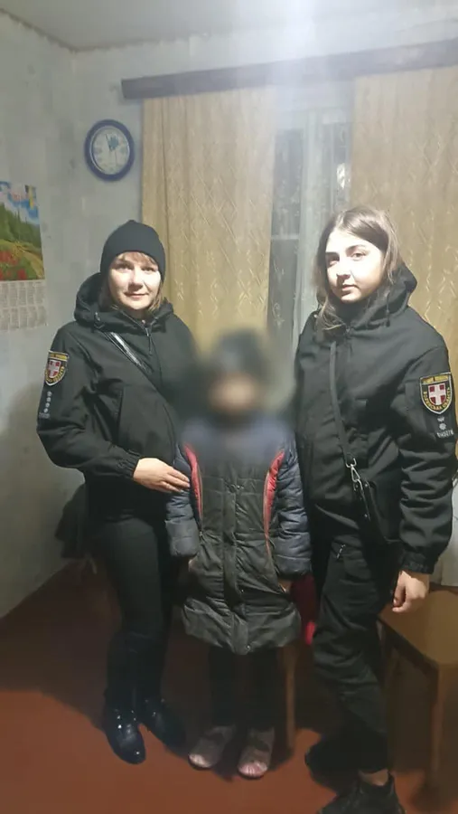 На Волині пів ночі з собаками шукали дівчинку, яка чомусь втекла з дому (фото)