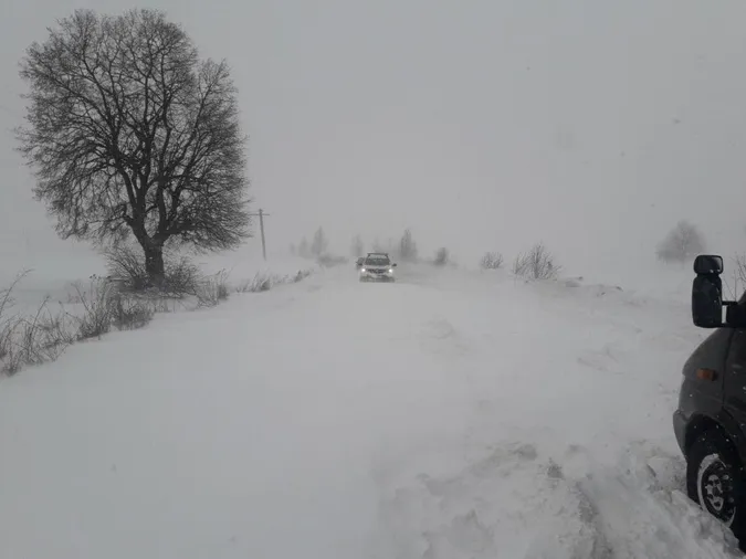 На Волині поліцейські допомогли тим, хто потрапив у скруту через негоду (фото)