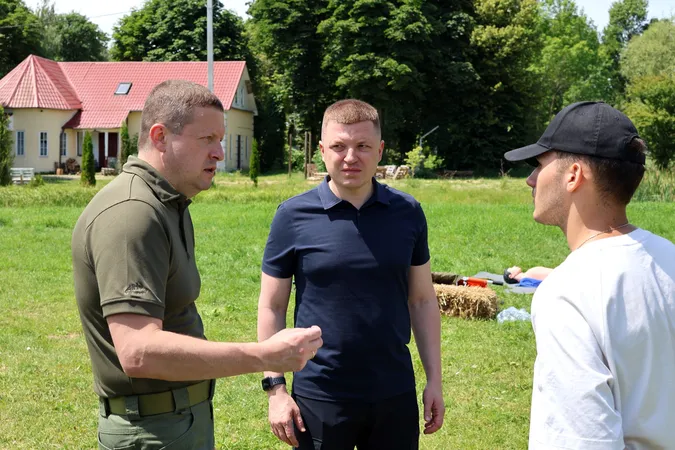 Популярний співак YAKTAK вчився надавати домедичну допомогу у Центрі національного спротиву Волині (фото)