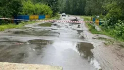 У Володимирському районі негода пошкодила міст (фото)