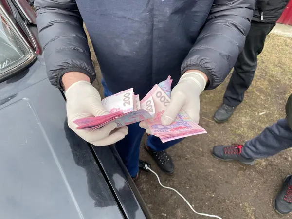 Затриманому на хабарі волинському ревізору-інспектору повідомили про підозру (фото)
