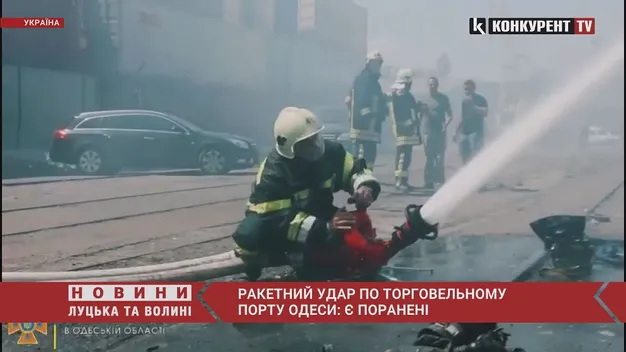 Ракетний удар по порту Одеси: є поранені (відео)
