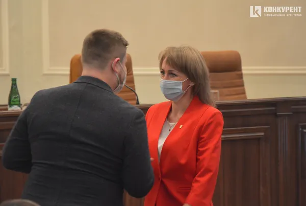 Із селфіками, масочками та невеличким скандальчиком на фінал: перша сесія Волиньради (фото)