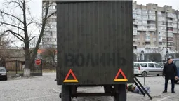 Для волинян, які воюють на Сході, з причепа зробили баню на колесах (фото)