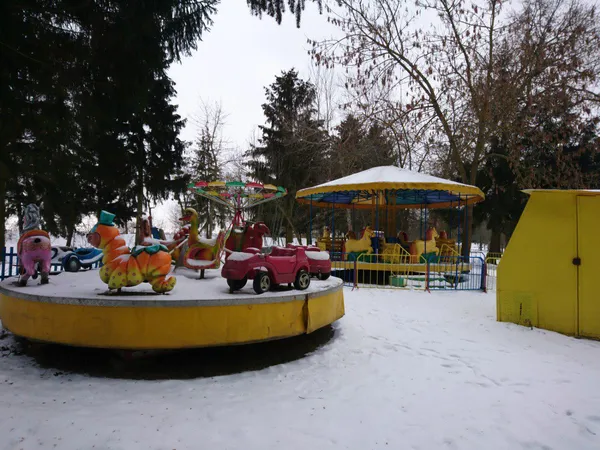 Луцький парк атракціонів очікує футбол у кулях та літній душ