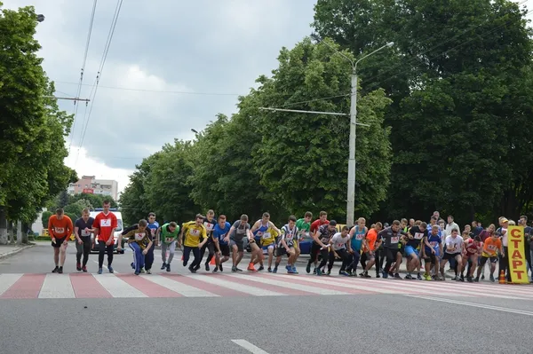 У центрі Луцька понад 400 бігунів змагалися за перемогу (фото)
