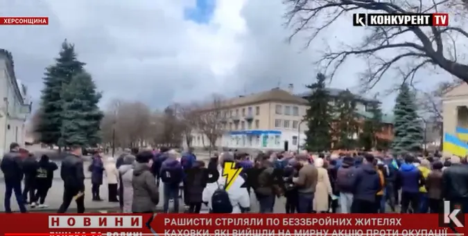У Каховці окупанти відкрили вогонь по беззбройних учасниках мирної акції (відео)