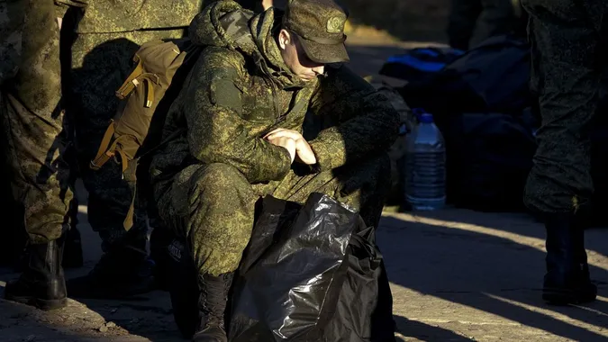 У Криму мобілізовані росіяни до смерті відгамселили свого полковника