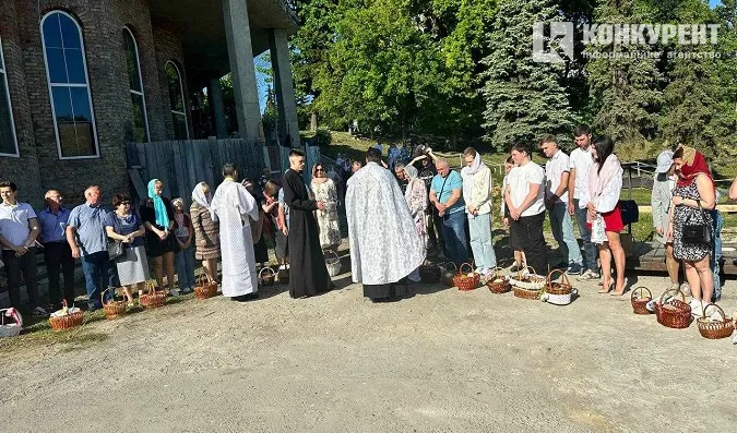 У церкві Луцька, яка загорілась напередодні Великодня, святили паски (фото)