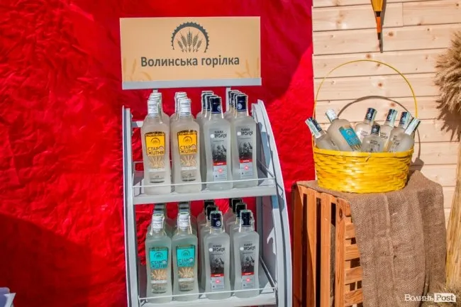 Кришталево чиста вода та високоякісний спирт: на інвестфорумі представили нові марки волинської горілки (фото)*