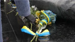 Квіти і Вічний вогонь: Луцьку вшанували пам'ять жертв Другої світової війни (фото, відео)