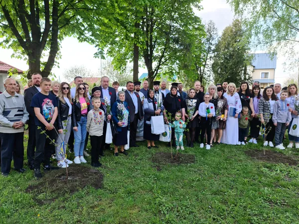 В пам'ять про Героїв-односельців у Підгайцівській громаді висадили кущі калини