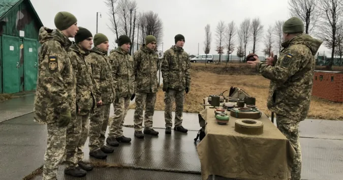 Чоловіків можуть відрахувати з вишів за відмову проходити базову військову підготовку: уряд схвалив постанову