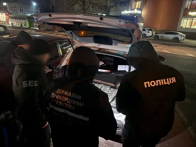 Волинські прикордонники викрили схему із ввезення авто під виглядом гуманітарної допомоги
