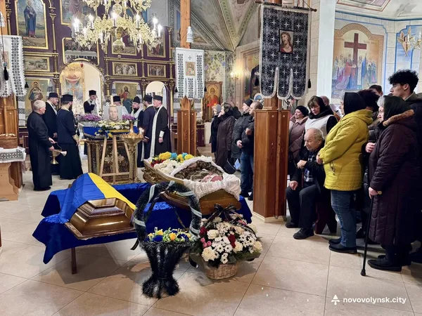 Назавжди 49: у Нововолинську попрощалися з полеглим воїном Юрієм Котом (фото)