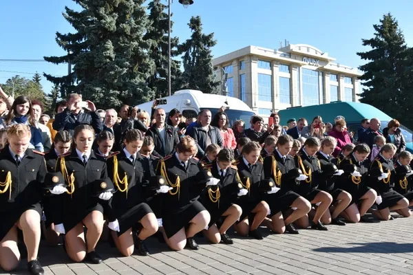 Учні військового ліцею в Луцьку склали присягу (фото)