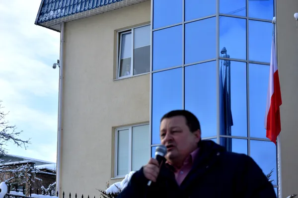 Працівники консульства слідкували за пікетом із вікон