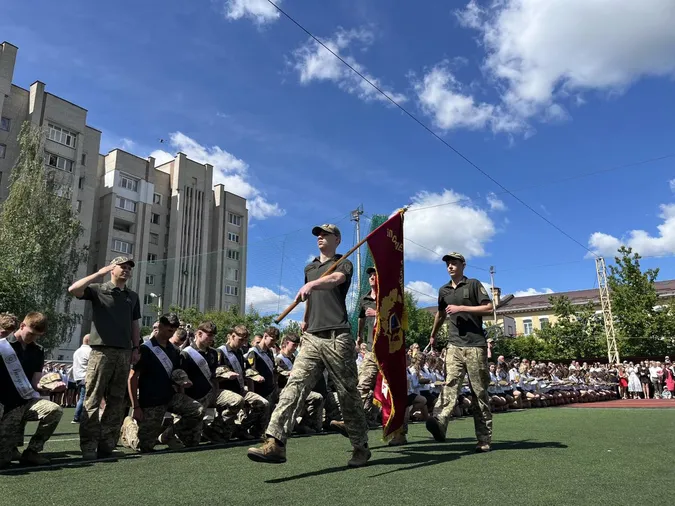 Майже 400 ліцеїстів завершили навчання у військовому ліцеї на Волині (фото)