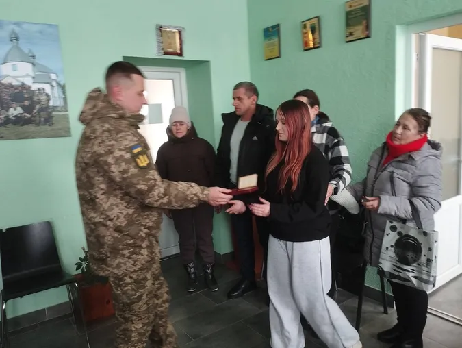 Вручили відзнаку донці: Героя з Волині відзначили посмертно орденом «За мужність» (фото)