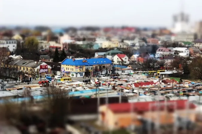 У Луцьку на Старому ринку частину торгових рядів заберуть під парковки