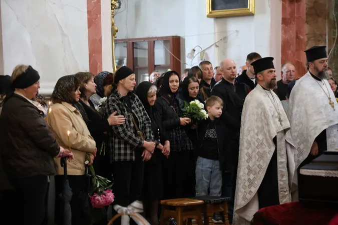 У Луцьку в останню дорогу провели Героя Валерія Васейчука (фото)