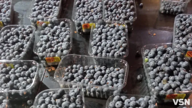 Скільки коштують сезонні продукти у супермаркетах Луцька (ціни, фото)