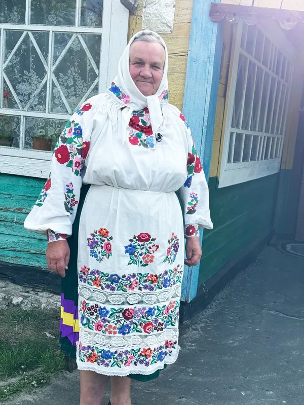 Волинянка зберігає ексклюзивний костюм-вишиванку, який отримала у спадок (відео)