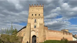 Спокійно і затишно: яка весна у Луцькому замку (фото)