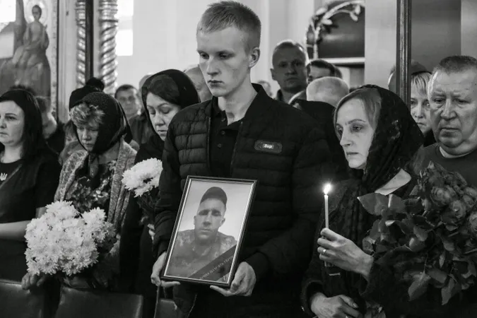 У Луцьку попрощалися із загиблим під Ямполем Дмитром Пержилом (фото)