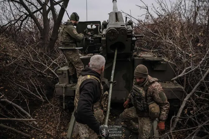 Як воїни Королівської бригади нищать ворога з трофейного «Гіацинта» (фото)