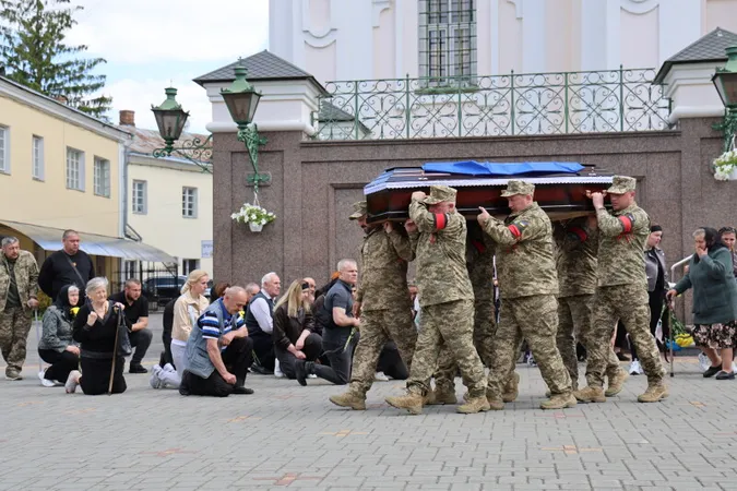 У Луцьку попрощались з Героєм Василем Зубчиком (фото)