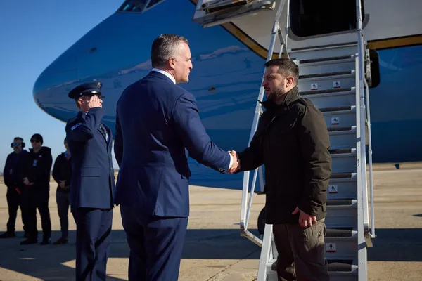 Літак із Зеленським приземлився у США (фото)