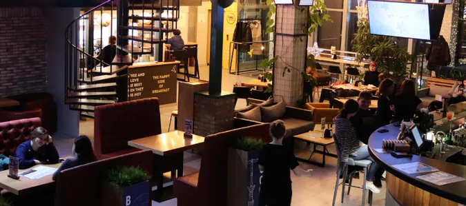 З фудкорту Grand Central Food Terminal у «Промені» можна замовити доставку*