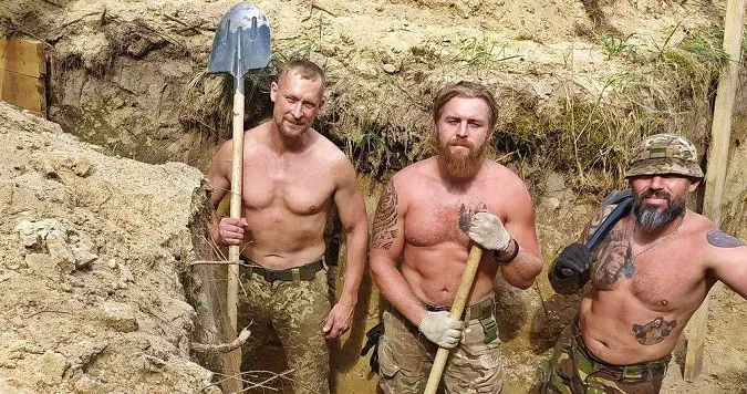 Лопата – теж зброя: як Волинь готується зустріти ворога (відео)