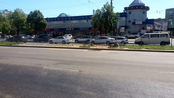 У Луцьку ще тиждень встановлюватимуть зливові решітки біля «Салюту» (фото)