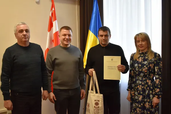 Заступник голови ОДА Тарас Шкітер нагородив чемпіонів Всесвітньої Гімназіади з Волині (фото)