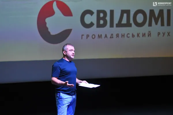 «Половину списку сформуєте ви»: Покровський веде лучан у владу (РЕПОРТАЖ)
