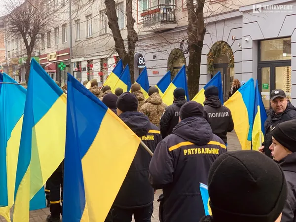 У Луцьку в День Соборності створили «ланцюг єднання» (фото)