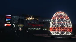 У Луцьку загорілася гігантська писанка (фото)