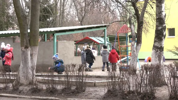 Труба прогнила у трьох місцях: коли у Луцьку залатають тепломережу на Соборності (фото, відео)