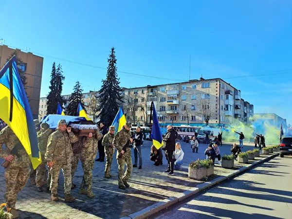 Отримав важкі поранення у навчальному центрі: Ковель попрощався з бійцем Олександром Козаком (фото)