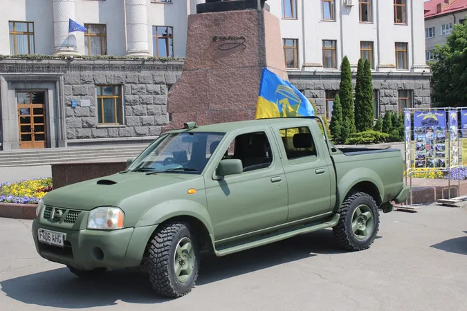 У Луцьку можна розписати автівку для бійців 57-ї ОМБр (фото)