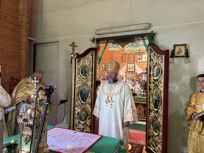 Напередодні престольного празника у церкву Апостолів Петра і Павла на Волині приїхав владика Михаїл (фото)